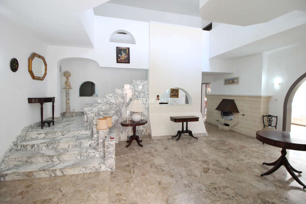 Villa de 4 dormitorios en Ta' Xbiex, Malta No. 10105