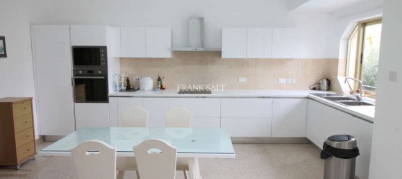 Villa de 4 dormitorios en Ta' Xbiex, Malta No. 10105 15