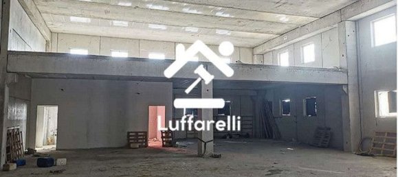 Lagerhaus in Marsciano, Italy 333m², Nr. 42136 2