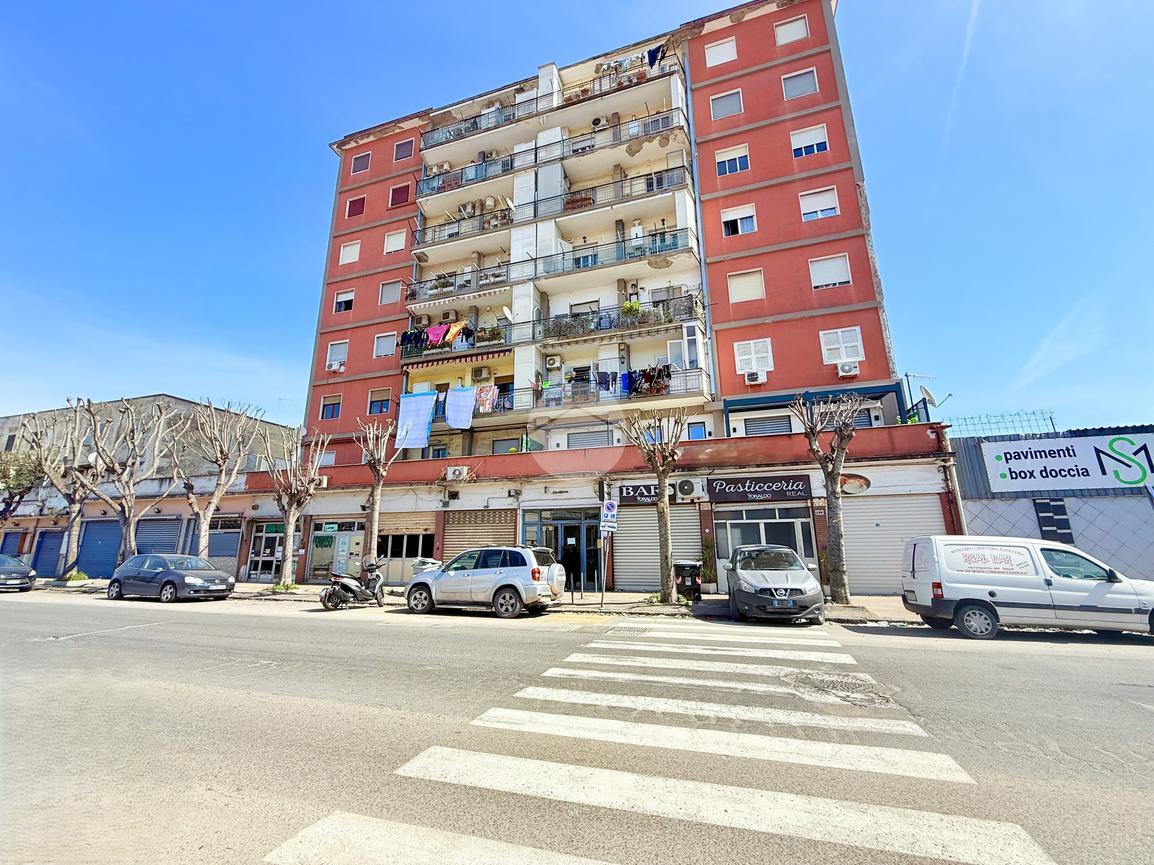 Квартира с 3 комнатами в Неаполь, Италия № 125280