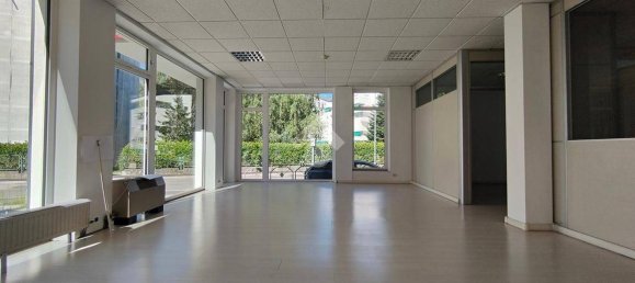 Коммерческая недвижимость 210м² в Тренто, Италия № 298190 2