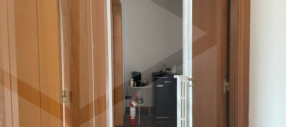 3-salle Bureau à Bari, Italy No. 26479 11