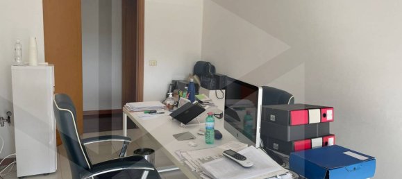 3-salle Bureau à Bari, Italy No. 26479 22