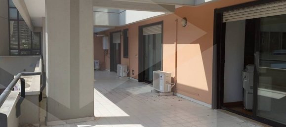 3-salle Bureau à Bari, Italy No. 26479 9