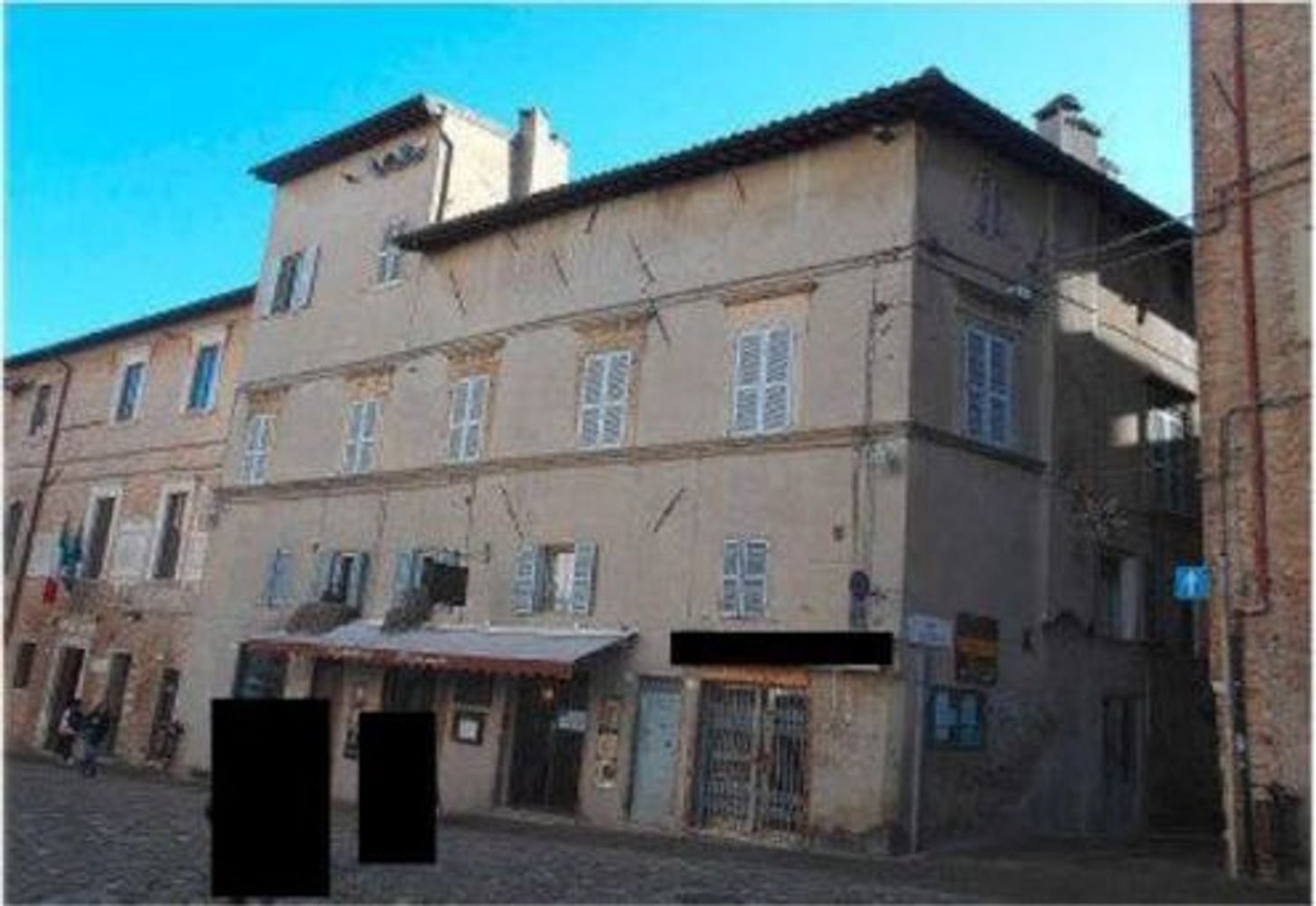 Propriété commerciale à Urbino, Italy 243m² No. 362622