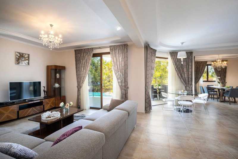 4 bedrooms Villa in Argaka, Cyprus No. 19074