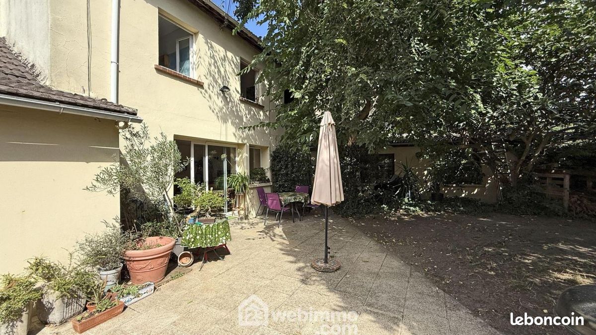 Casa de 5 dormitorios en Saint-Maur-des-Fosses, France No. 327081