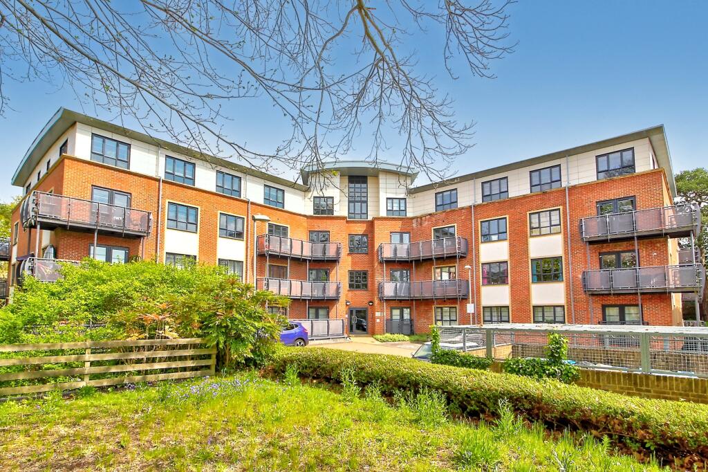 2 bedrooms Apartment in Farnborough, United Kingdom No. 10885