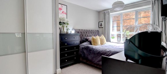 2 bedrooms Apartment in Farnborough, United Kingdom No. 10885 2