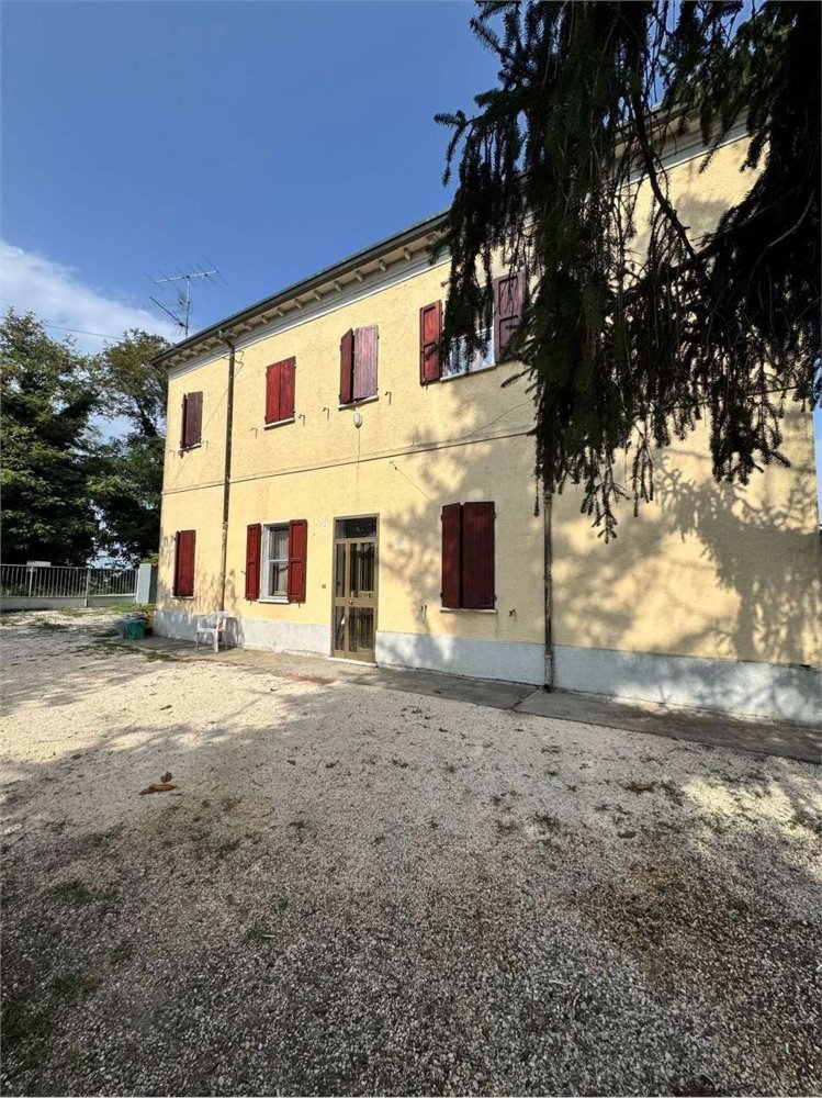 5 bedrooms House in Ravenna, Italy No. 396889