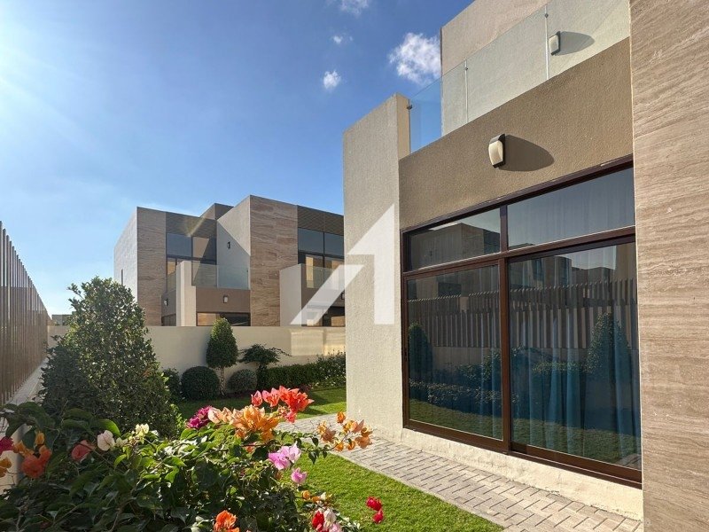 4 bedrooms Villa in Dubai, UAE No. 67912