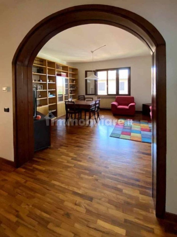 Квартира с 3 спальнями в Комаккьо, Италия № 207756