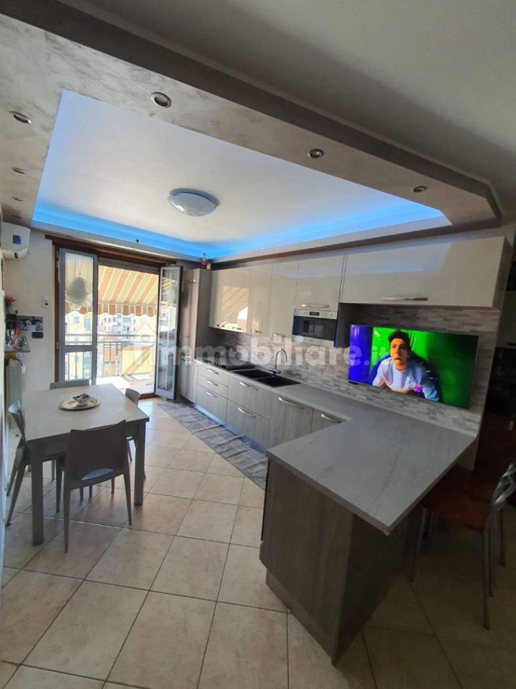 2 bedrooms Apartment in Turin, Italy No. 304269