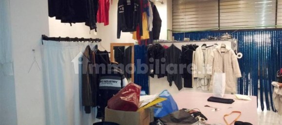 2غرفة عقار تجاري في San Cesareo, Italy رقم 32602 3