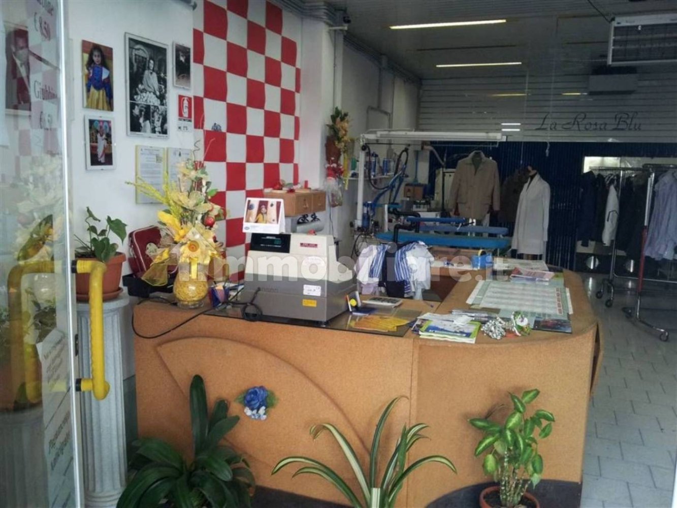 2غرفة عقار تجاري في San Cesareo, Italy رقم 32602