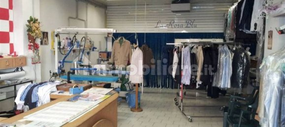 2غرفة عقار تجاري في San Cesareo, Italy رقم 32602 6