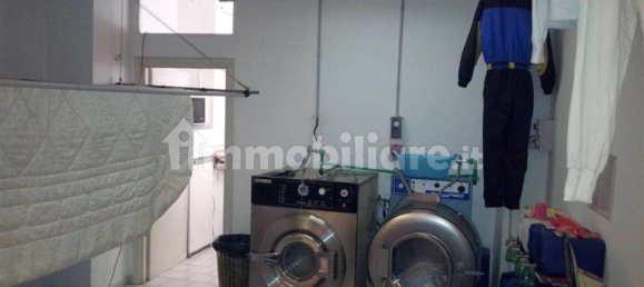 2غرفة عقار تجاري في San Cesareo, Italy رقم 32602 2