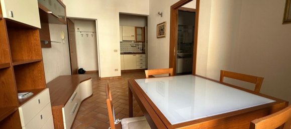 2 rooms Apartment in Florence, Italy No. 127947 4