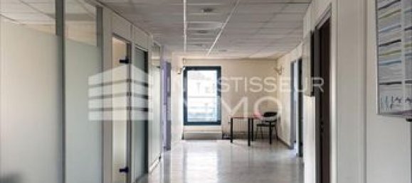 415m² Office in Creil, France No. 301151 5