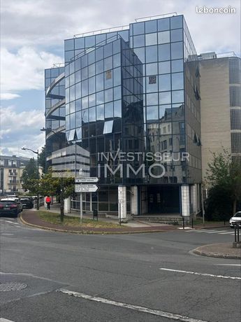 415m² Office in Creil, France No. 301151