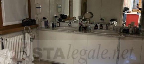 23-Zimmer Villa in Erba, Italy, Nr. 3267 9