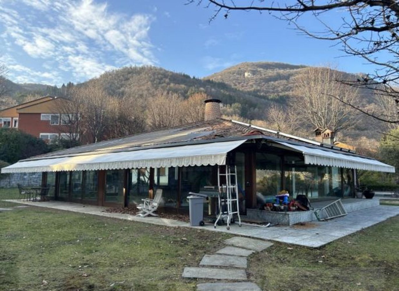 23-Zimmer Villa in Erba, Italy, Nr. 3267