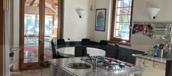 23-Zimmer Villa in Erba, Italy, Nr. 3267 5