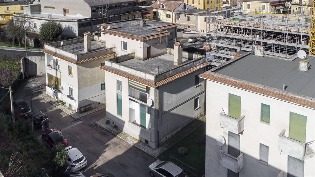 Квартира с 3 комнатами в Вальмонтоне, Италия № 32378