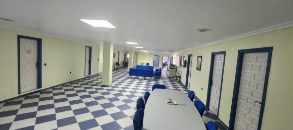 562m² Commercial property in San Fulgencio, Spain No. 12427 3