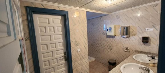 562m² Commercial property in San Fulgencio, Spain No. 12427 7