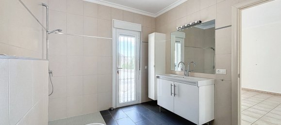 3 bedrooms Villa in Arenas, Spain No. 42717 16