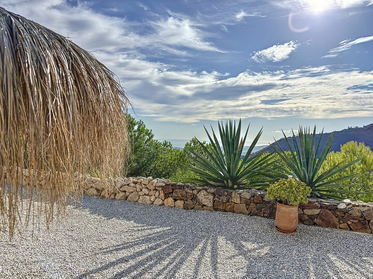 3 bedrooms Villa in Arenas, Spain No. 42717