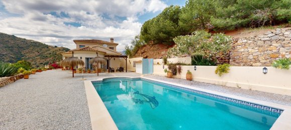 3 bedrooms Villa in Arenas, Spain No. 42717 3