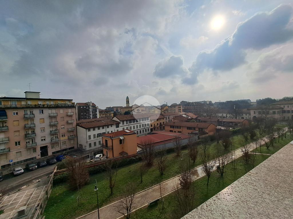 Квартира с 2 спальнями в Милан, Италия № 244357