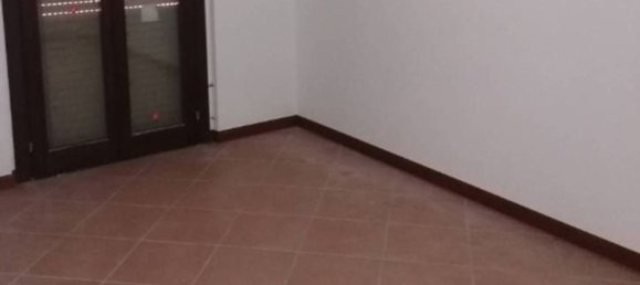 3 rooms Apartment in Casaletto Lodigiano, Italy No. 282123 2
