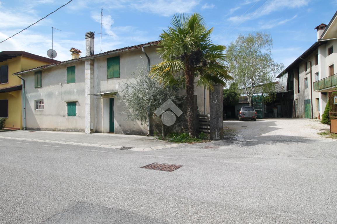 Casa de 4 divisões em Udine, Italy N.º 18132