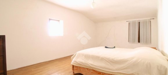 Casa de 4 divisões em Udine, Italy N.º 18132 14