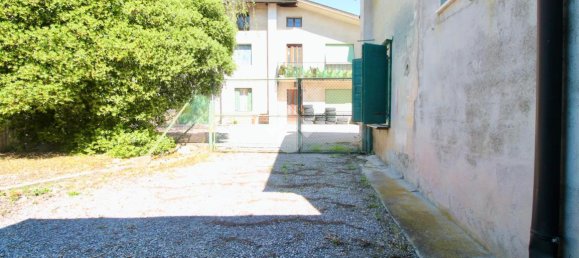 Casa de 4 divisões em Udine, Italy N.º 18132 38