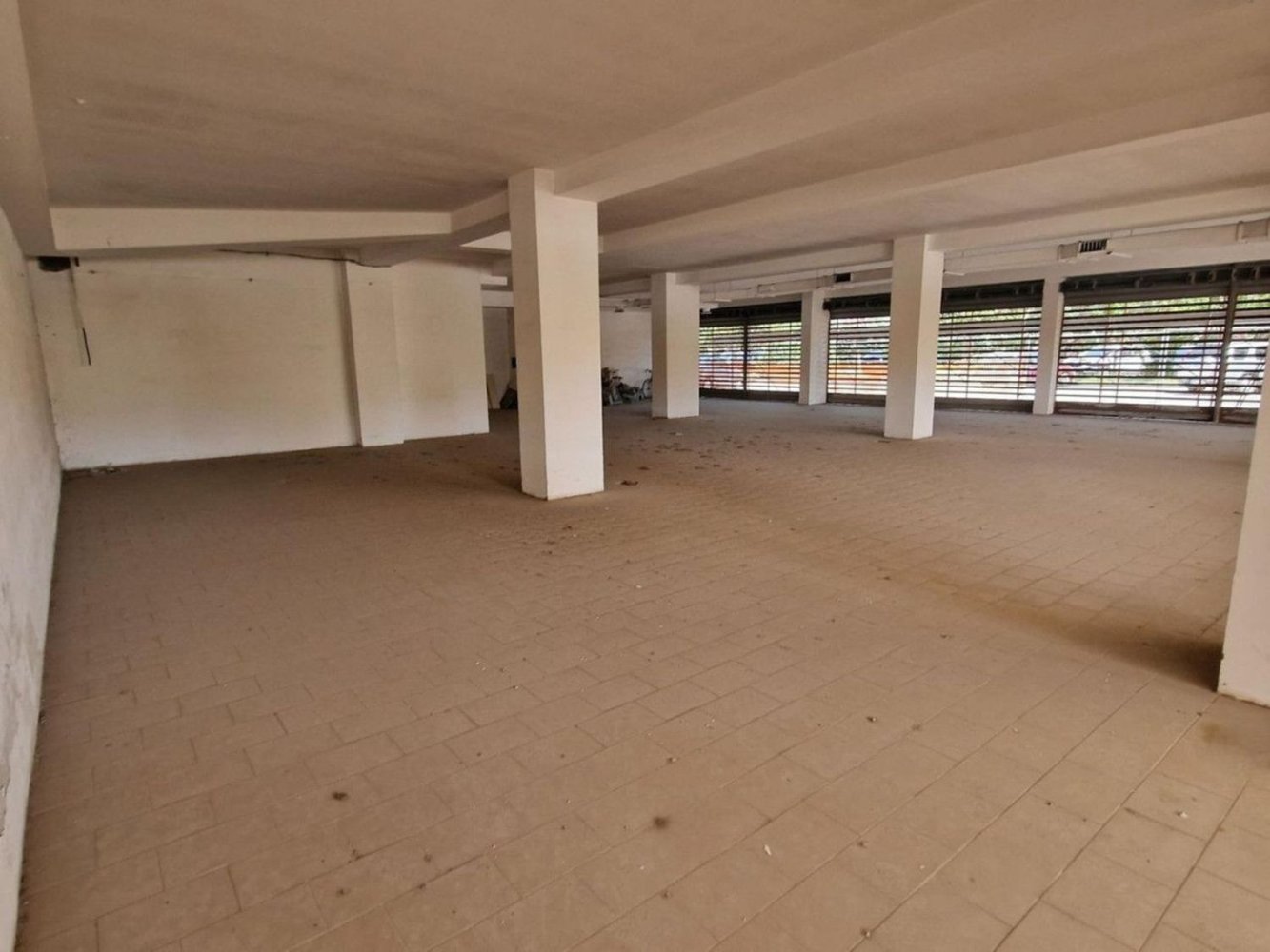 Propiedad comercial en Pomezia, Italy 440 m² No. 371533