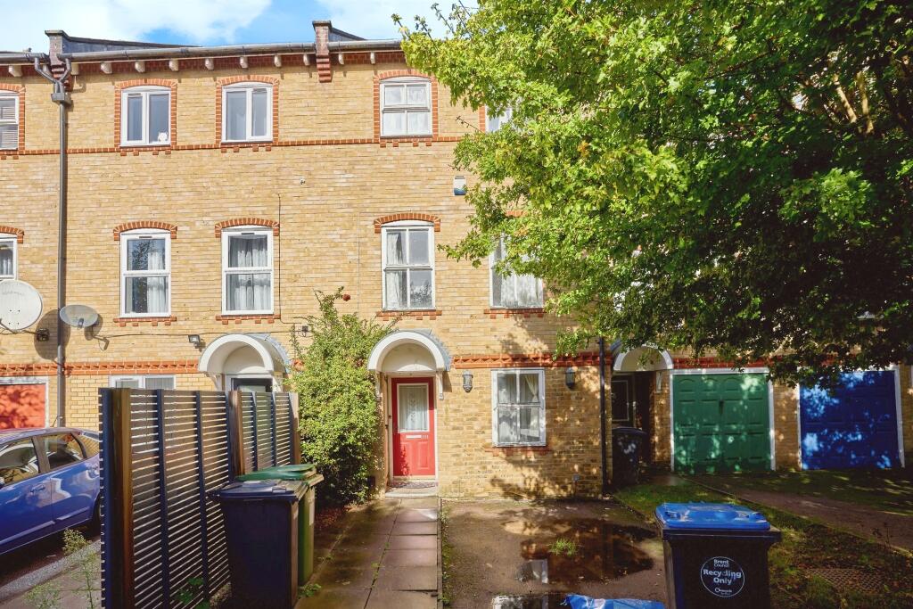 4 bedrooms Townhouse in Wembley, United Kingdom No. 6321