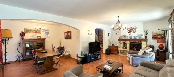 4 bedrooms Castles in Saint-Maximin-la-Sainte-Baume, France No. 191177 3