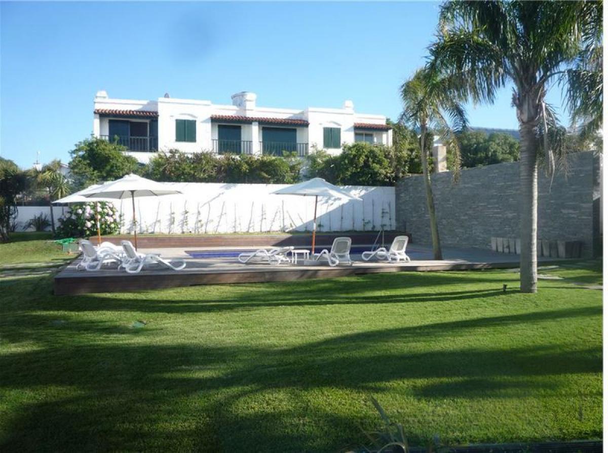 4 bedrooms Apartment in Maldonado, Uruguay No. 2319