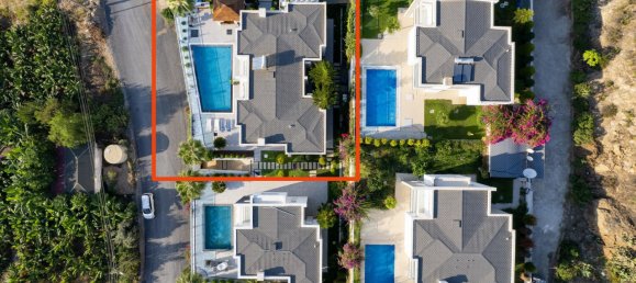 Villa 8+1 in Kargicak, Turkey No. 21907 5