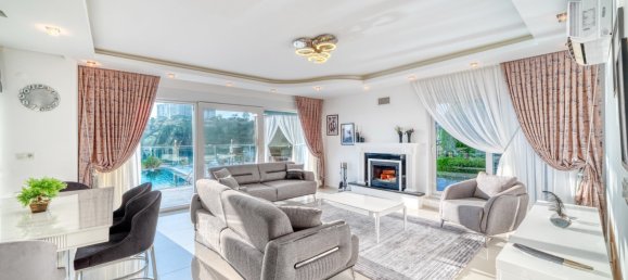 Villa 8+1 in Kargicak, Turkey No. 21907 21