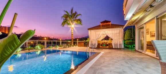 Villa 8+1 in Kargicak, Turkey No. 21907 3