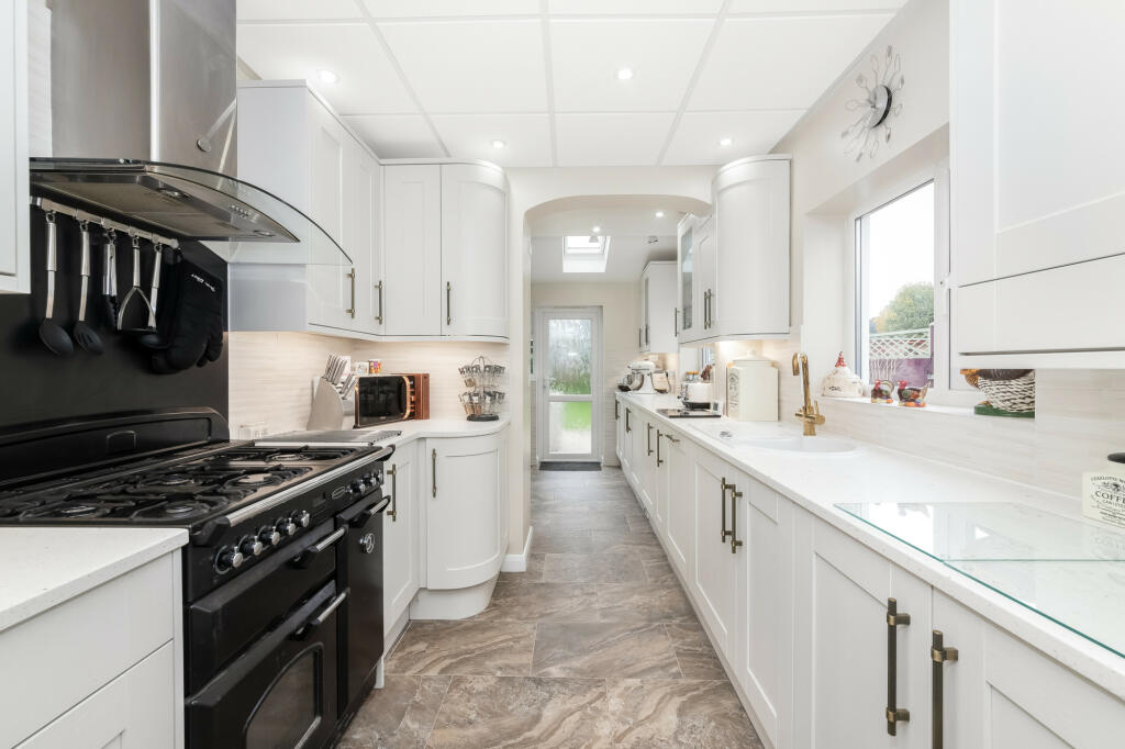 3 bedrooms Commercial property in Beckenham, United Kingdom No. 908