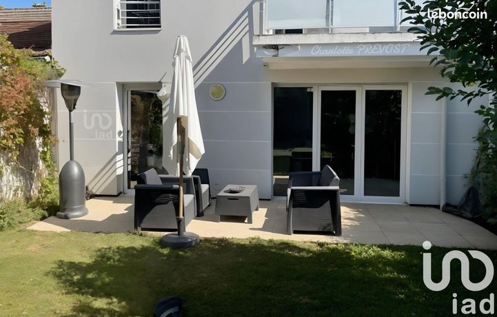 3 Schlafzimmer Wohnung in La Courneuve, France, Nr. 360415