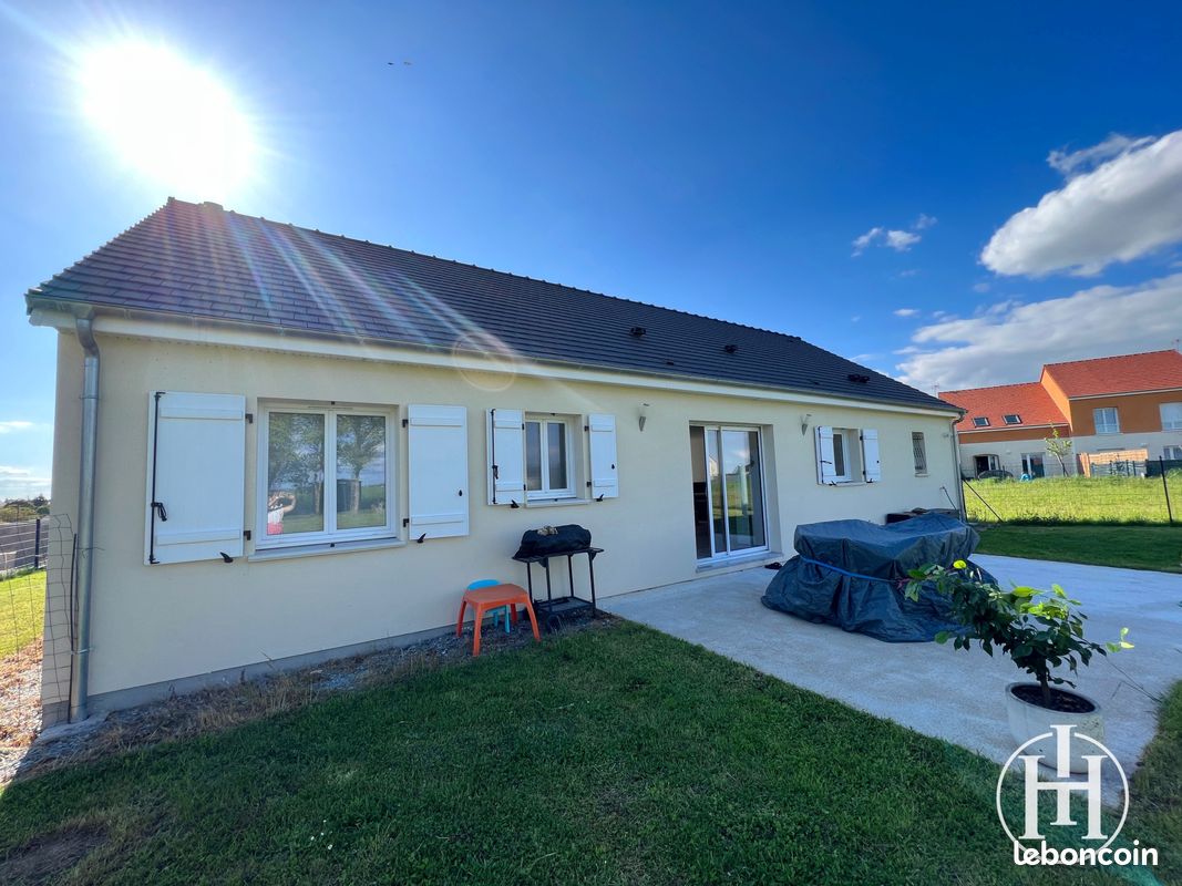 3 bedrooms House in Avord, France No. 92473