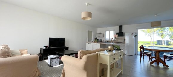 3 bedrooms House in Avord, France No. 92473 3