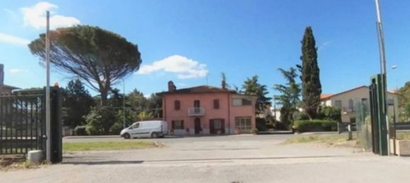 1239m² Warehouse in Magione, Italy No. 51636 2